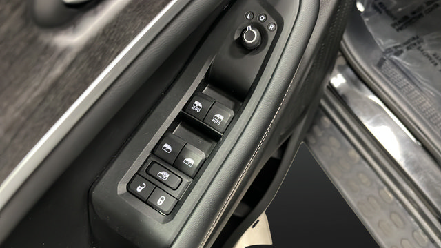Used 2024 Jeep Grand Cherokee L Limited w/ Luxury Tech Group II AWD/4WD image 22