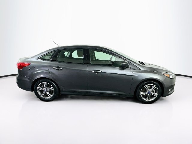Used 2018 Ford Focus SE w/ SE Appearance Package FWD image 10