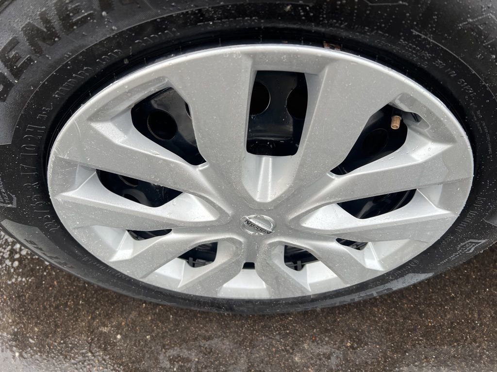 Certified 2020 Nissan Rogue S image 40