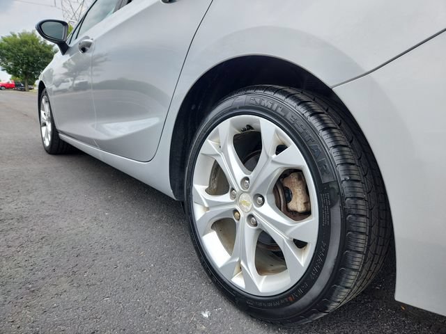 Used 2017 Chevrolet Cruze Premier FWD image 17