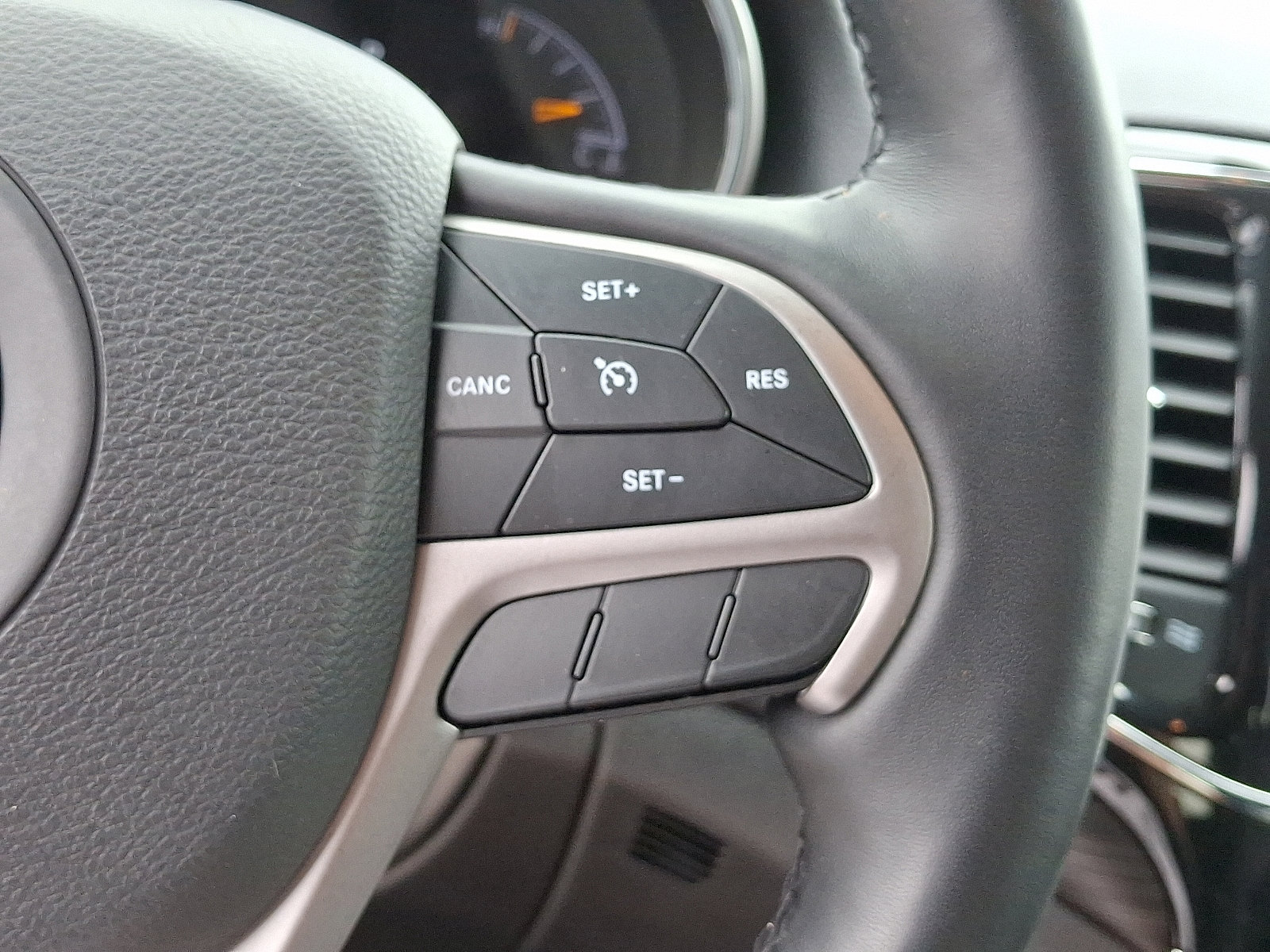 Used 2021 Jeep Grand Cherokee Laredo X image 23