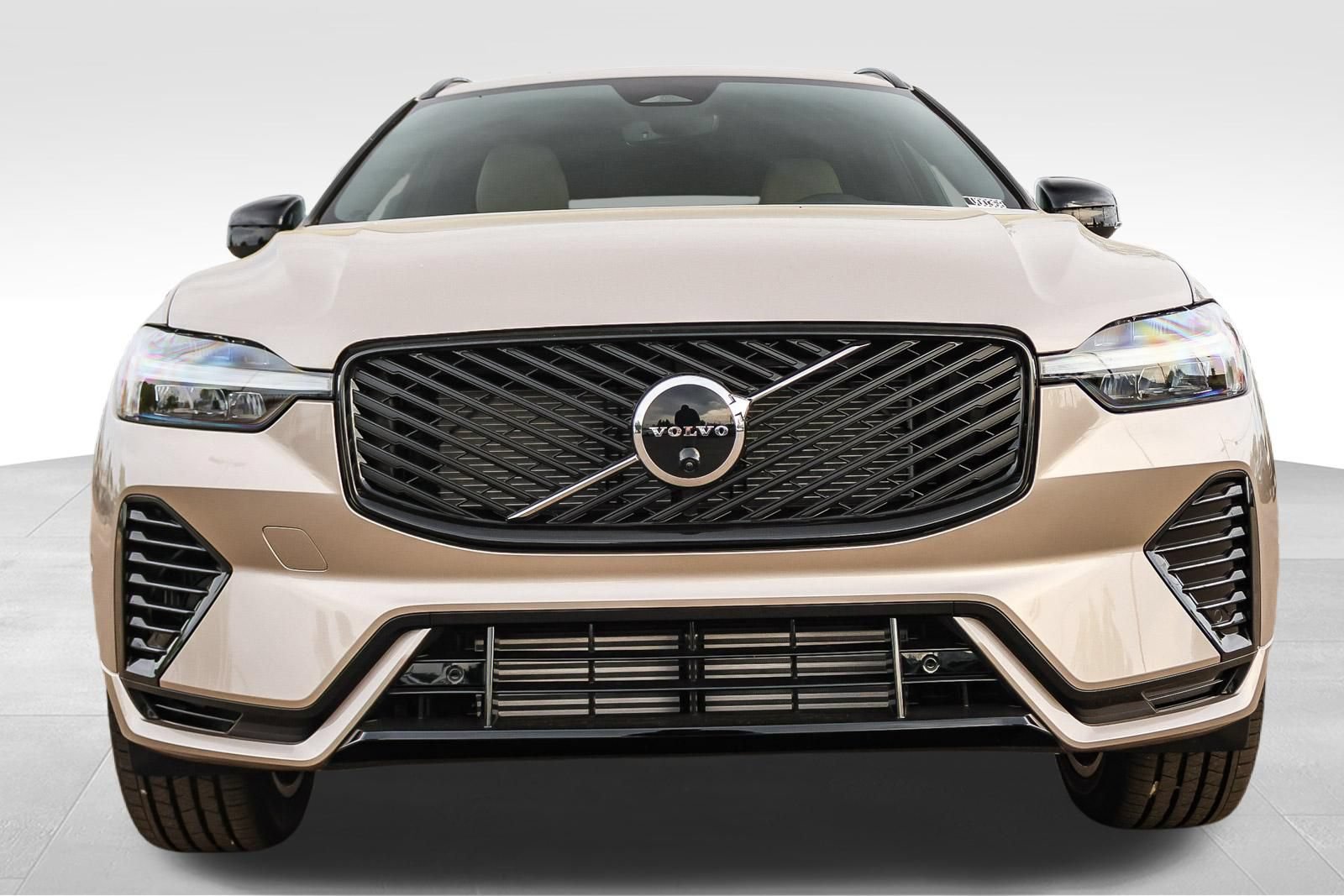 New 2026 Volvo XC60 T8 Plus AWD/4WD image 2