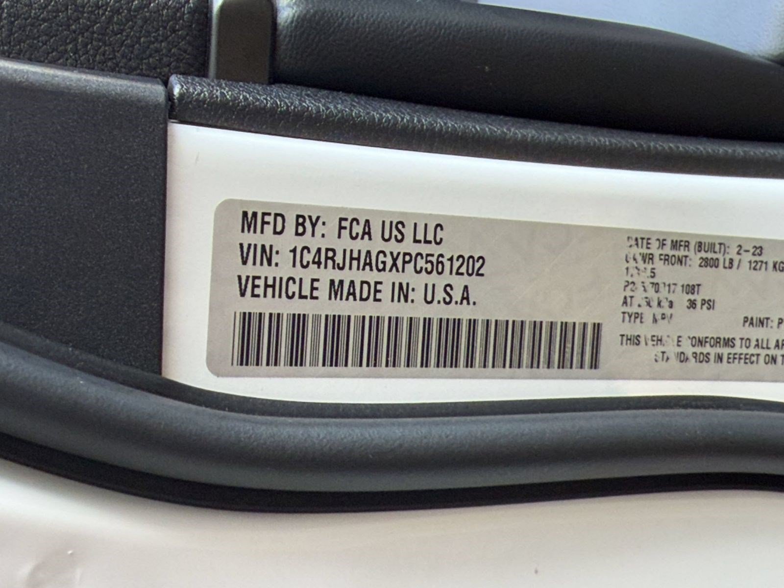 Used 2023 Jeep Grand Cherokee Laredo AWD/4WD image 24