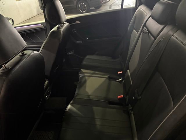 Used 2024 Volkswagen Tiguan SE R-Line image 31