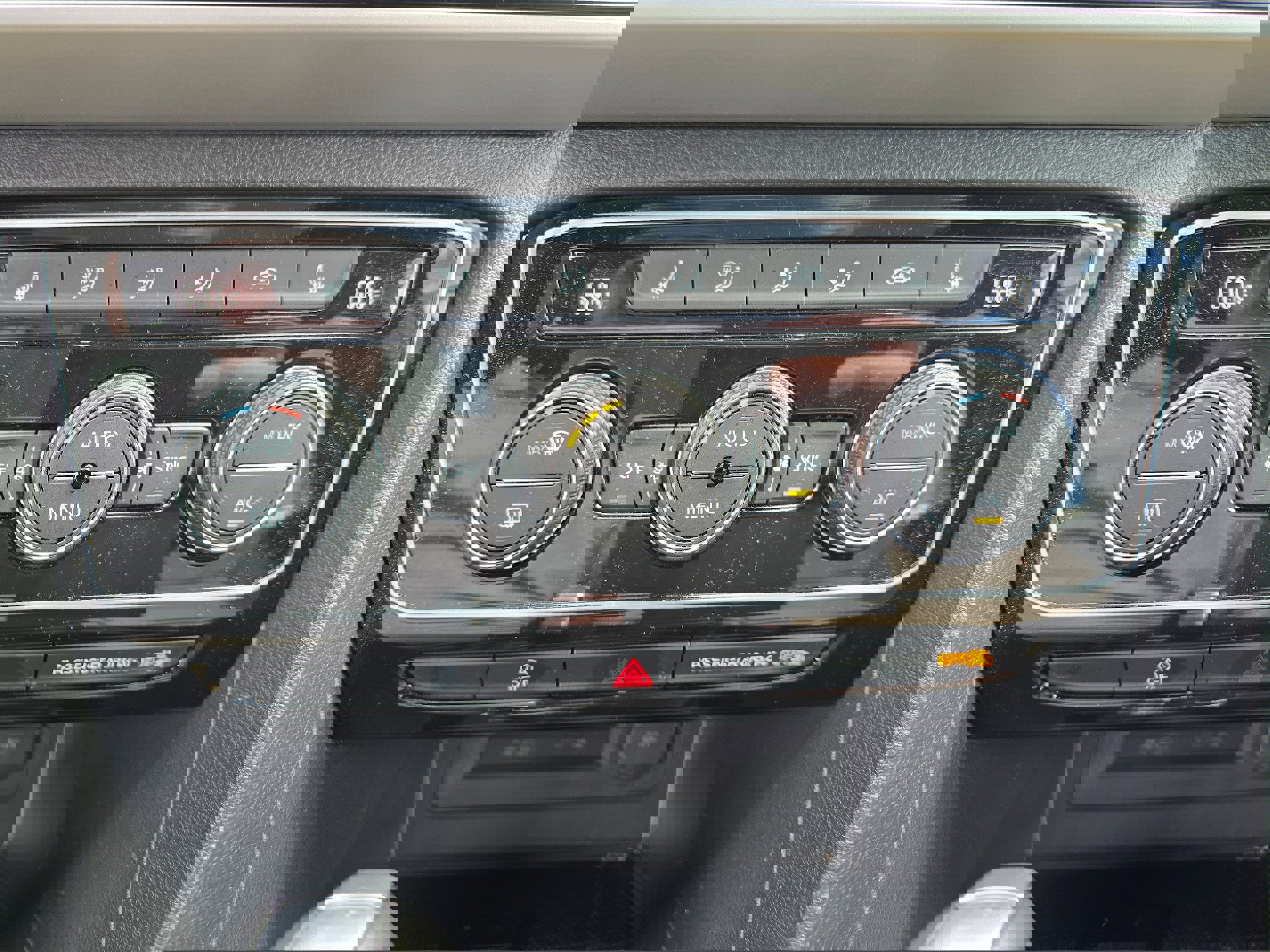 Certified 2022 Volkswagen Atlas Cross Sport SE image 18