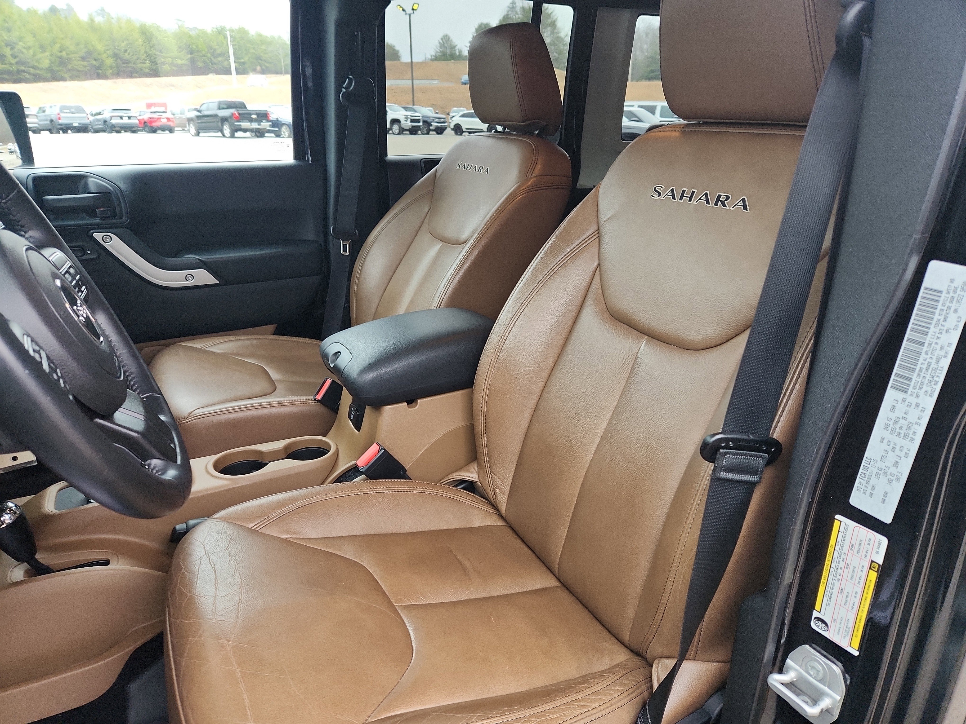 Used 2016 Jeep Wrangler Unlimited Sahara w/ Connectivity Group image 21