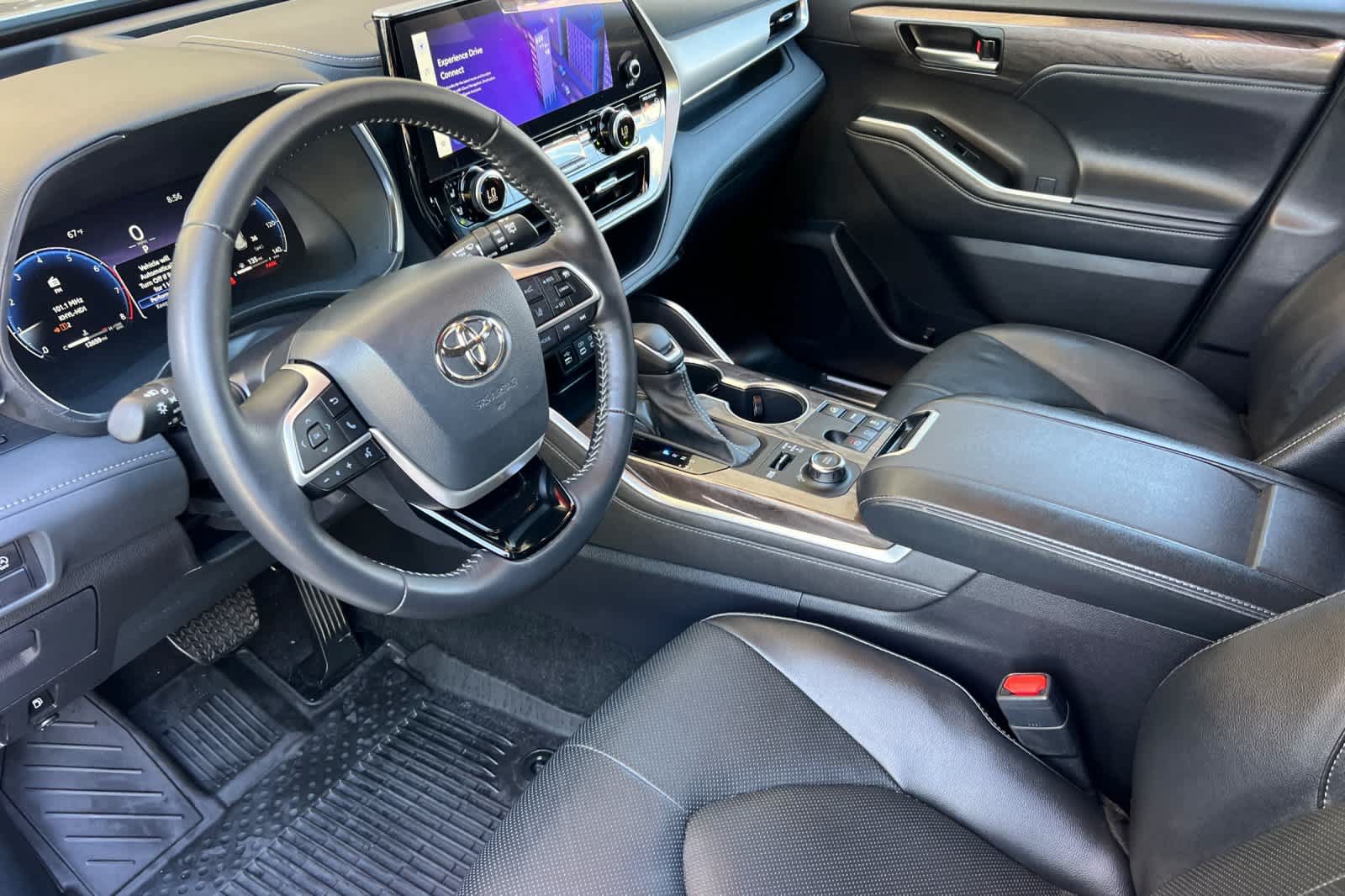Used 2025 Toyota Highlander Platinum AWD/4WD image 11