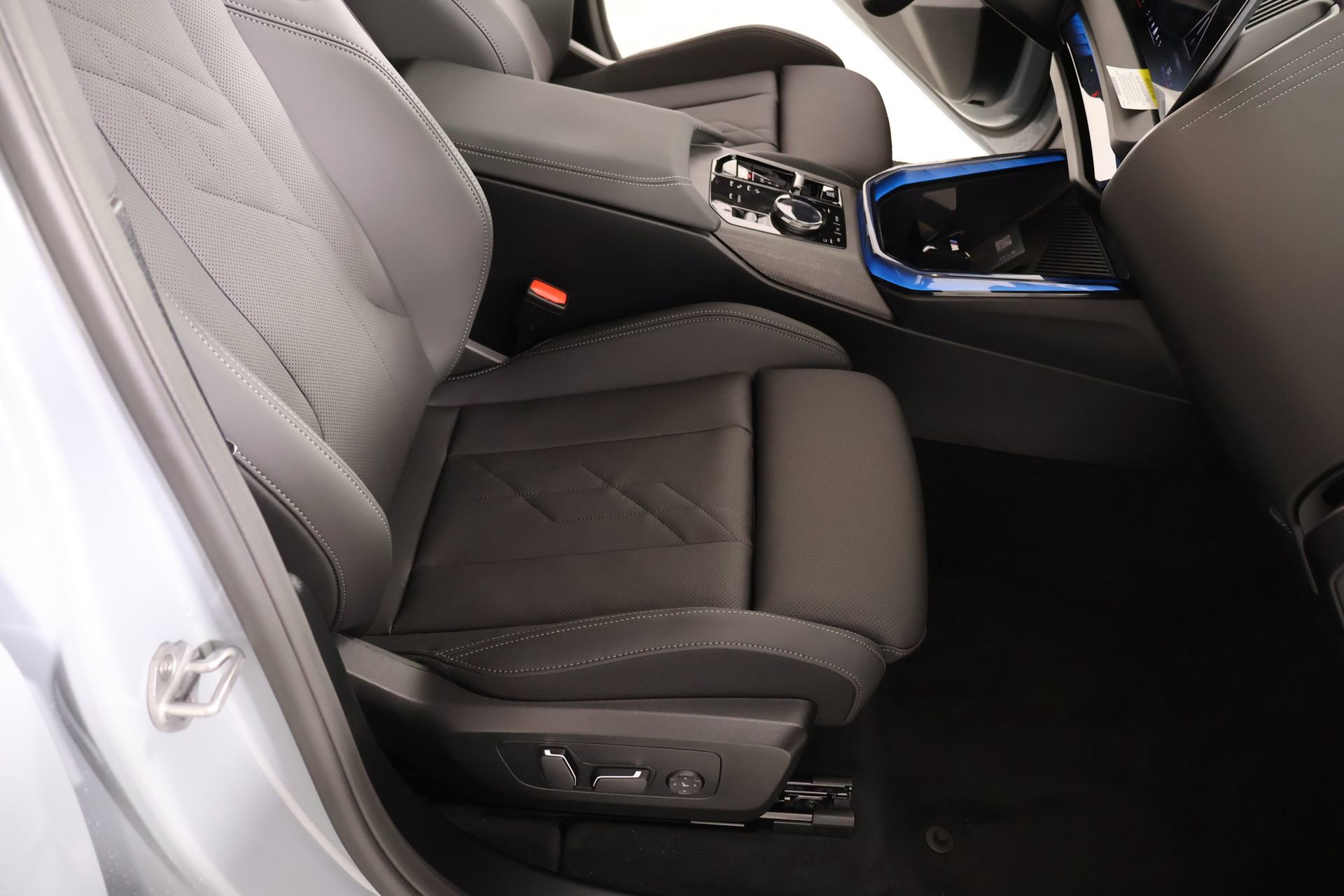 New 2026 BMW X3 xDrive30 w/ Premium Package AWD/4WD image 13