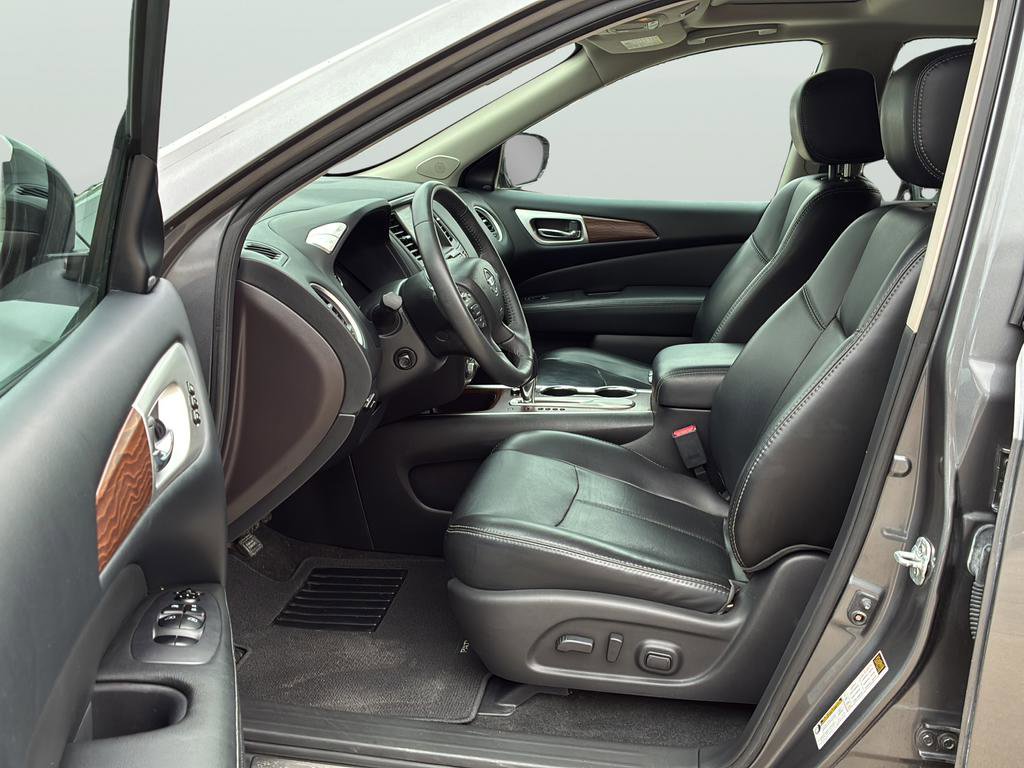 Used 2017 Nissan Pathfinder Platinum w/ Family Entertainment Package image 13