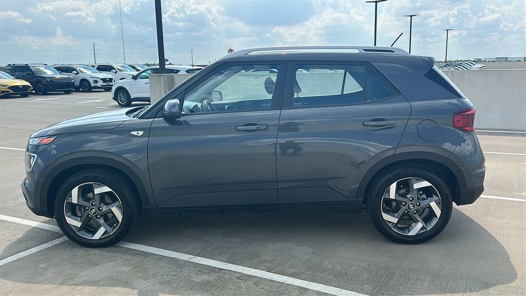 Used 2025 Hyundai Venue SEL FWD image 10