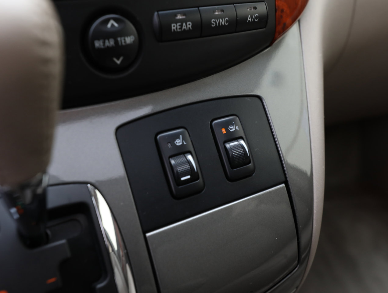 Used 2010 Toyota Sienna XLE FWD image 22