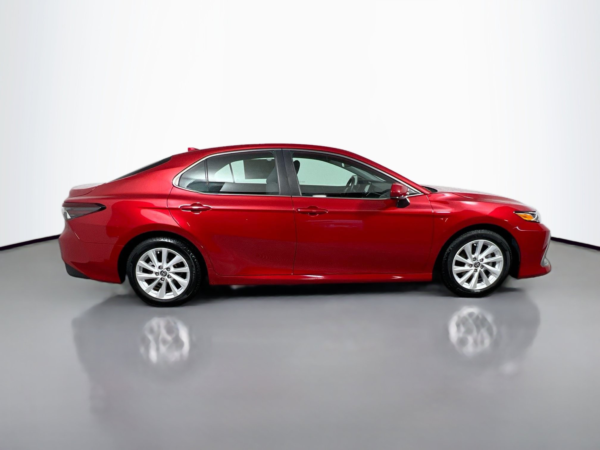 Used 2024 Toyota Camry LE FWD image 3
