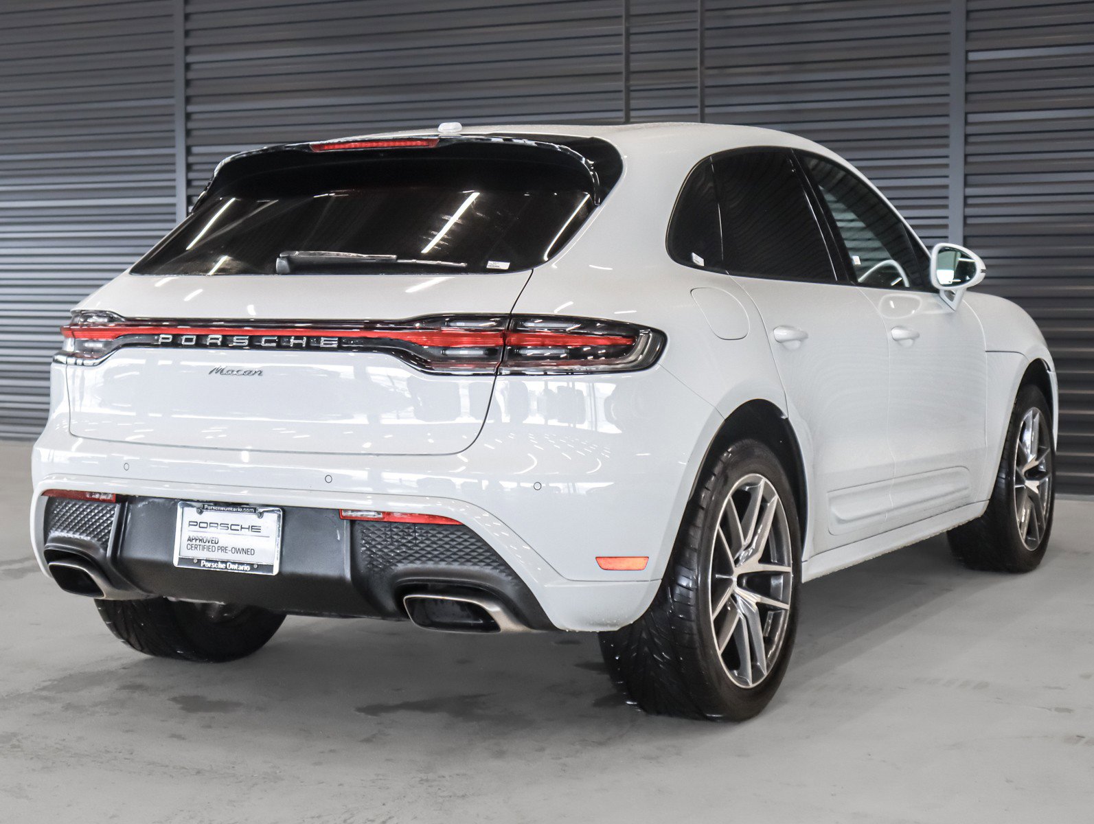 Certified 2022 Porsche Macan image 10