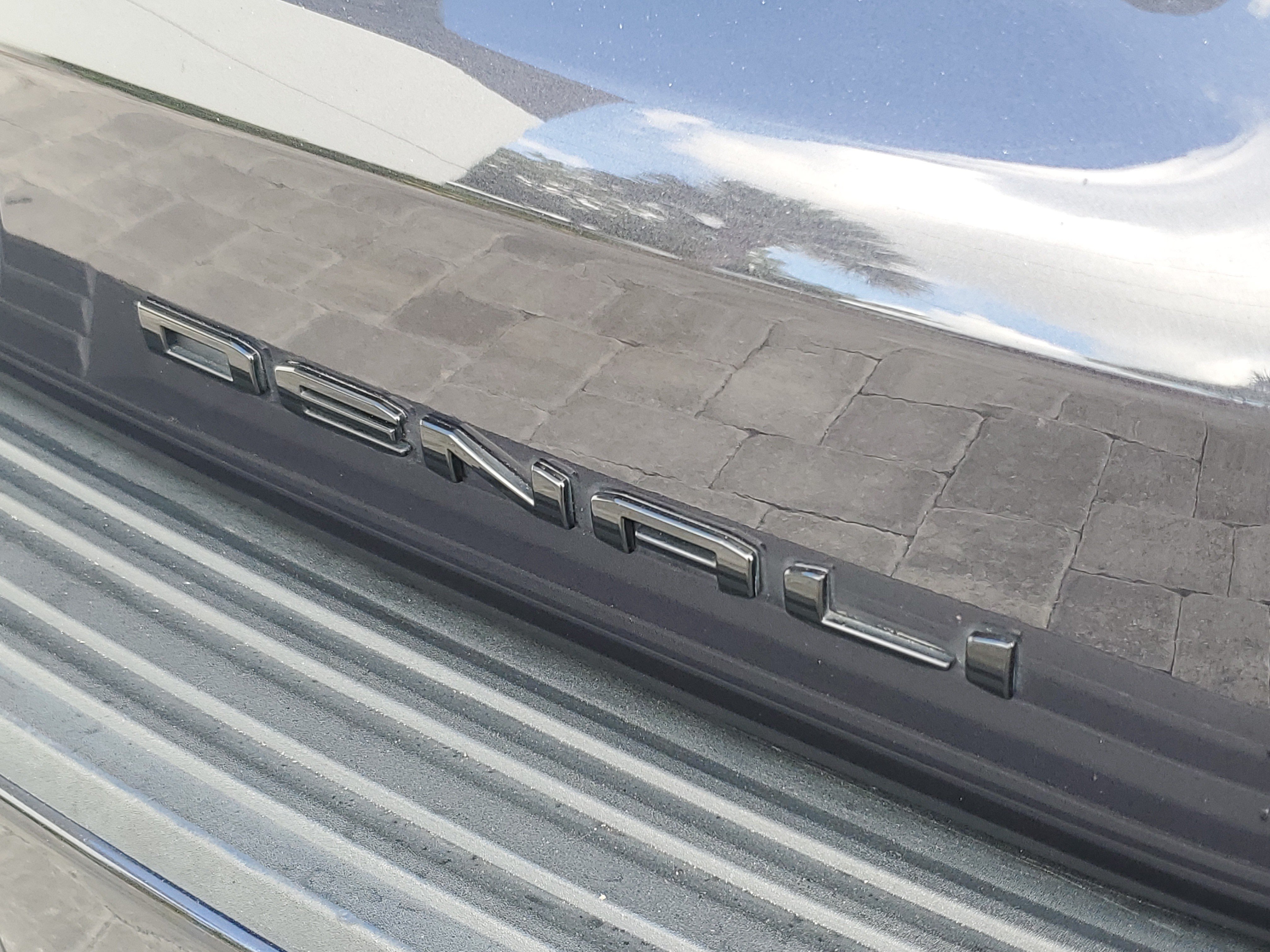 Used 2023 GMC Yukon XL Denali Ultimate w/ LPO, Floor Liner Package AWD/4WD image 8