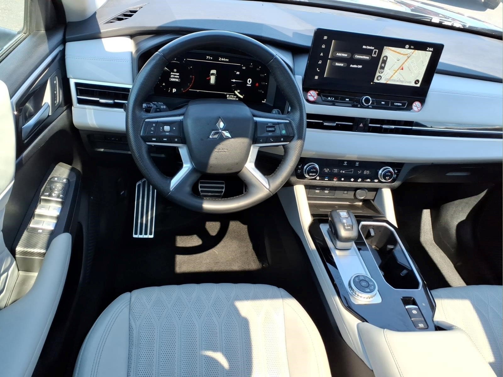 Used 2025 Mitsubishi Outlander SEL image 14