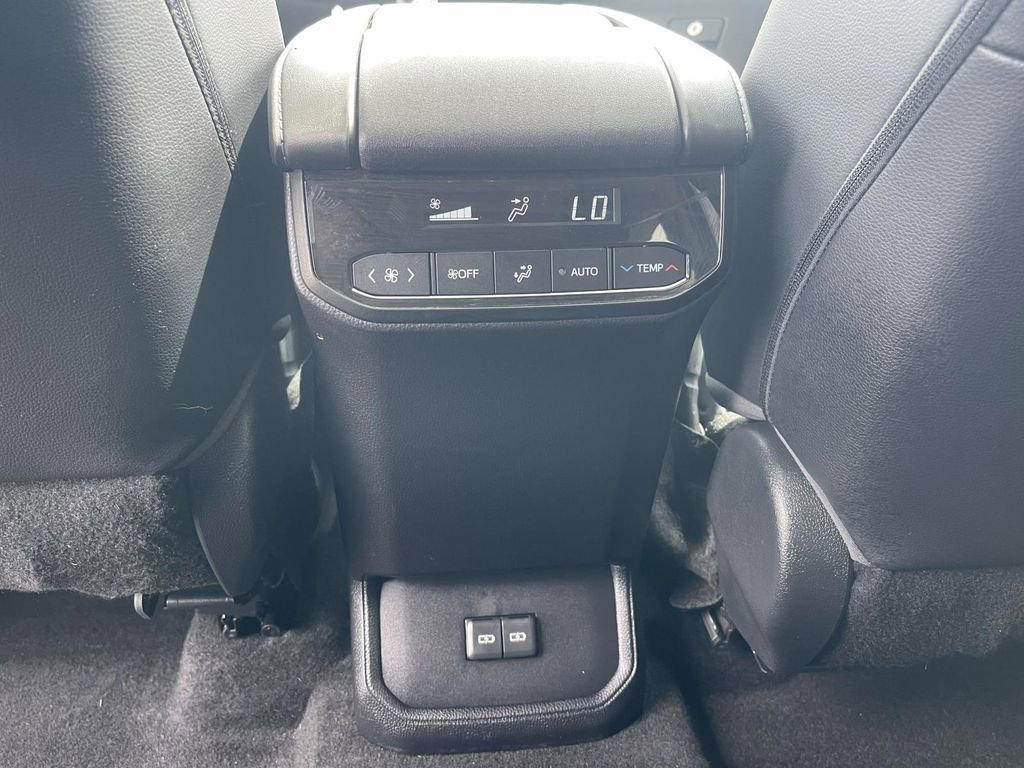 Used 2023 Toyota Highlander XLE image 52