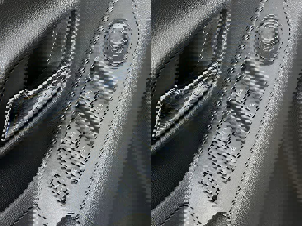 Used 2021 Chevrolet Trax LT w/ Driver Confidence Package image 28