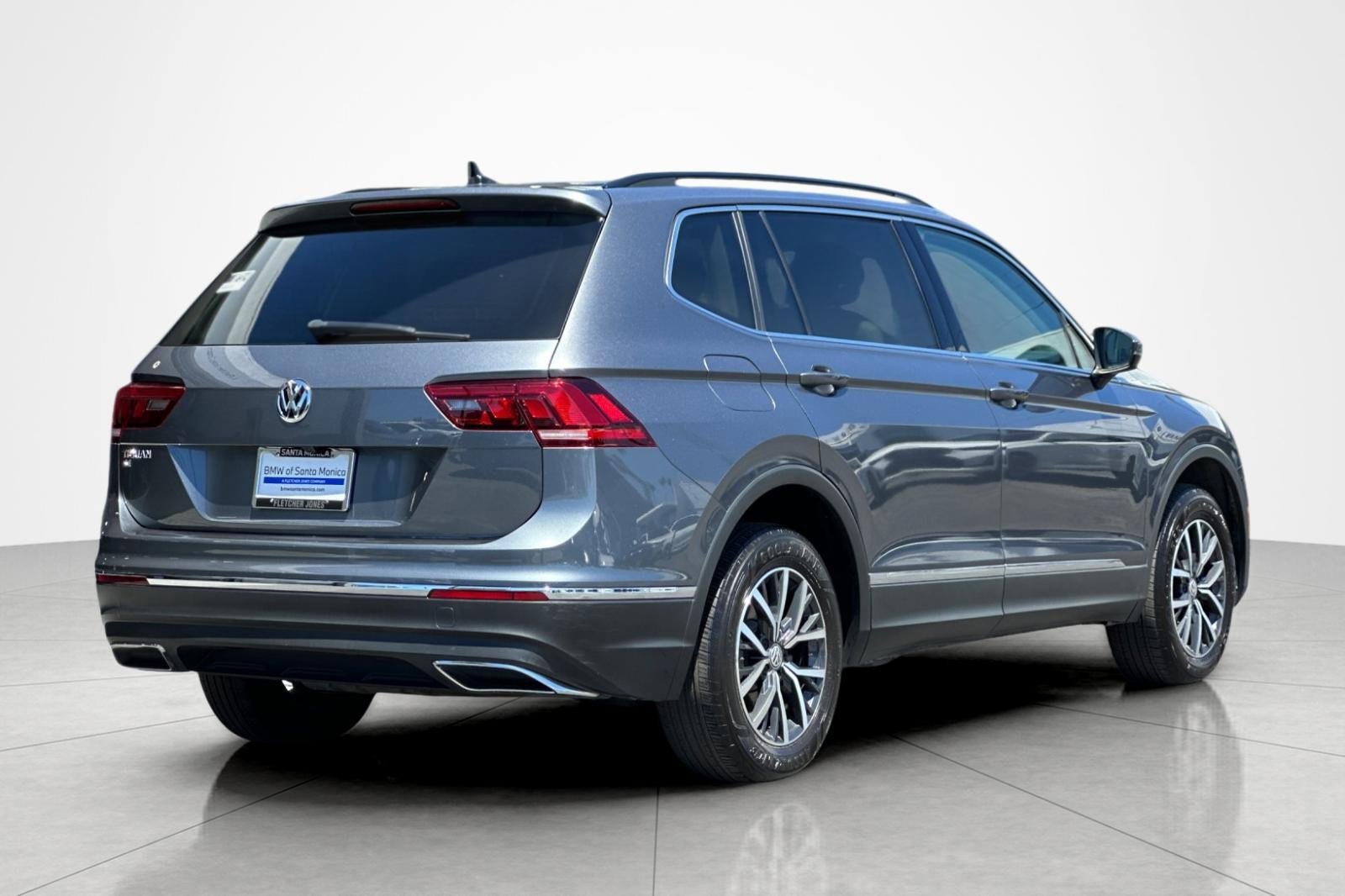 Used 2020 Volkswagen Tiguan SE w/ Panoramic Sunroof Package FWD image 5