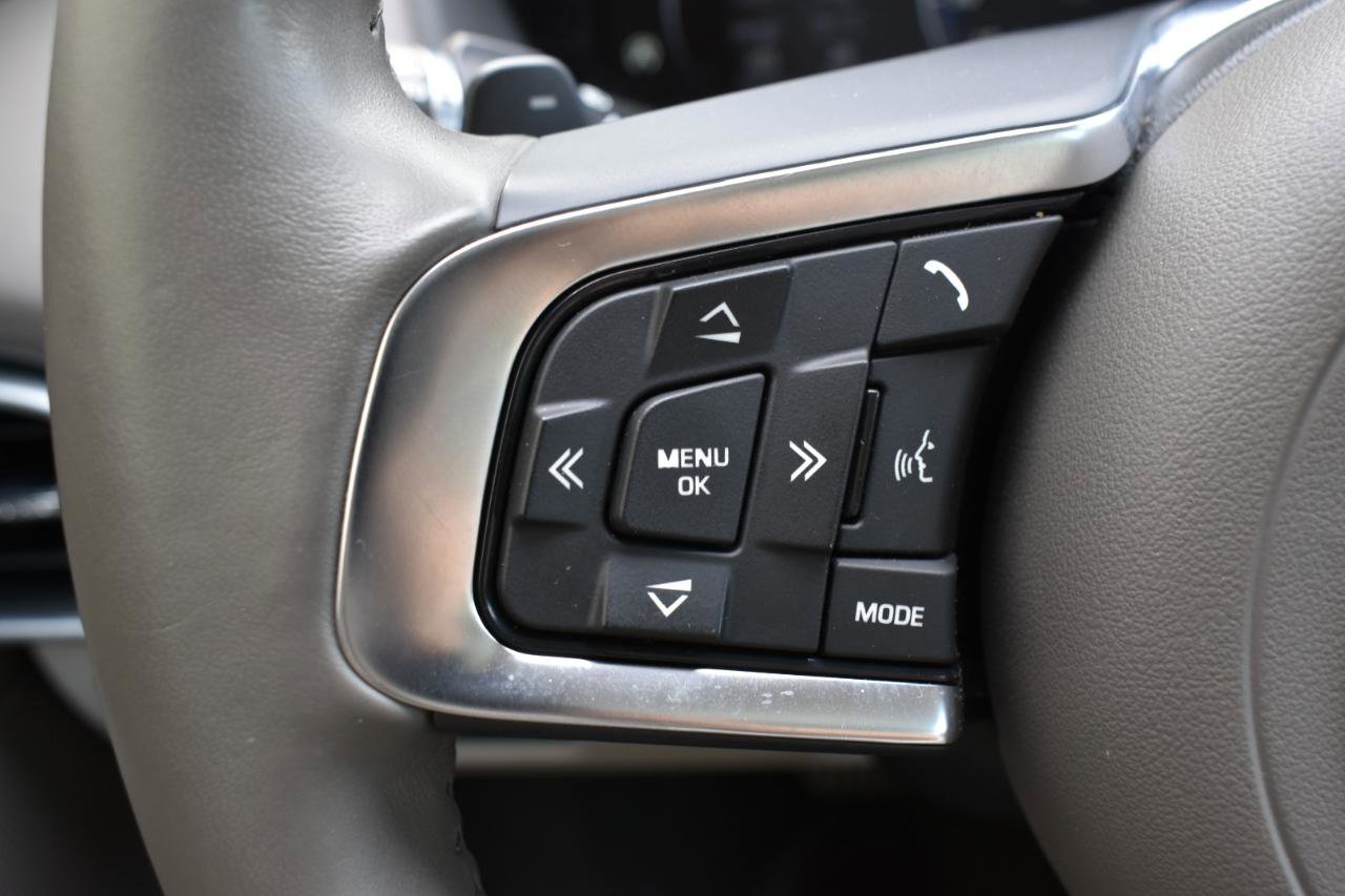 Used 2019 Jaguar XE Prestige RWD image 32