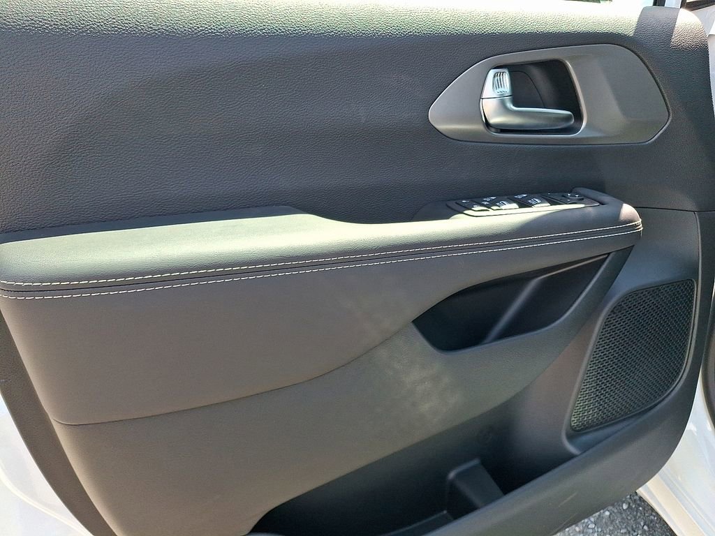 New 2026 Chrysler Voyager LX image 10