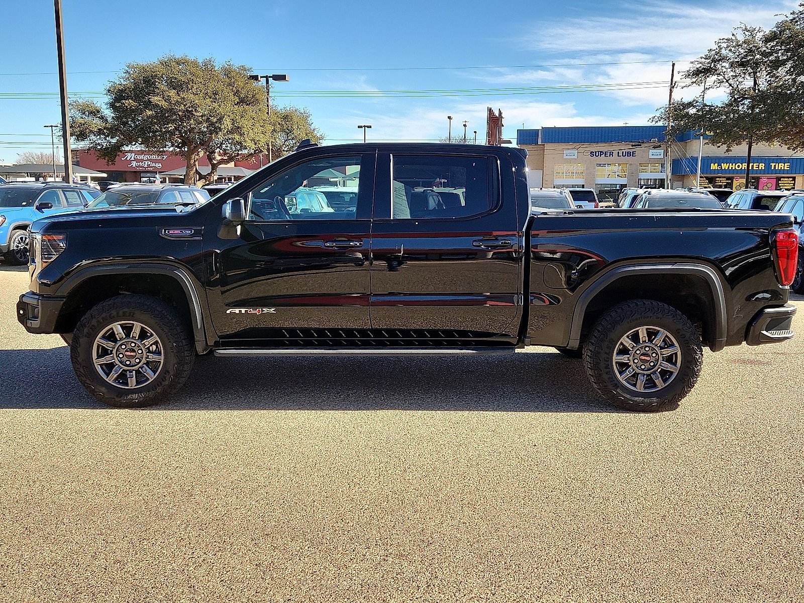 Used 2024 GMC Sierra 1500 AT4X image 2