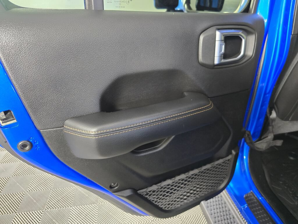Used 2023 Jeep Wrangler Unlimited Sahara AWD/4WD image 34