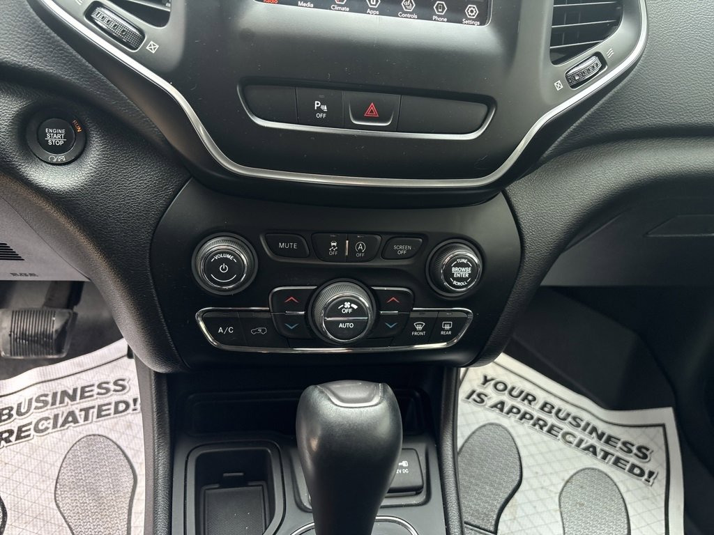 Used 2020 Jeep Cherokee Latitude Plus w/ Cold Weather Group image 19