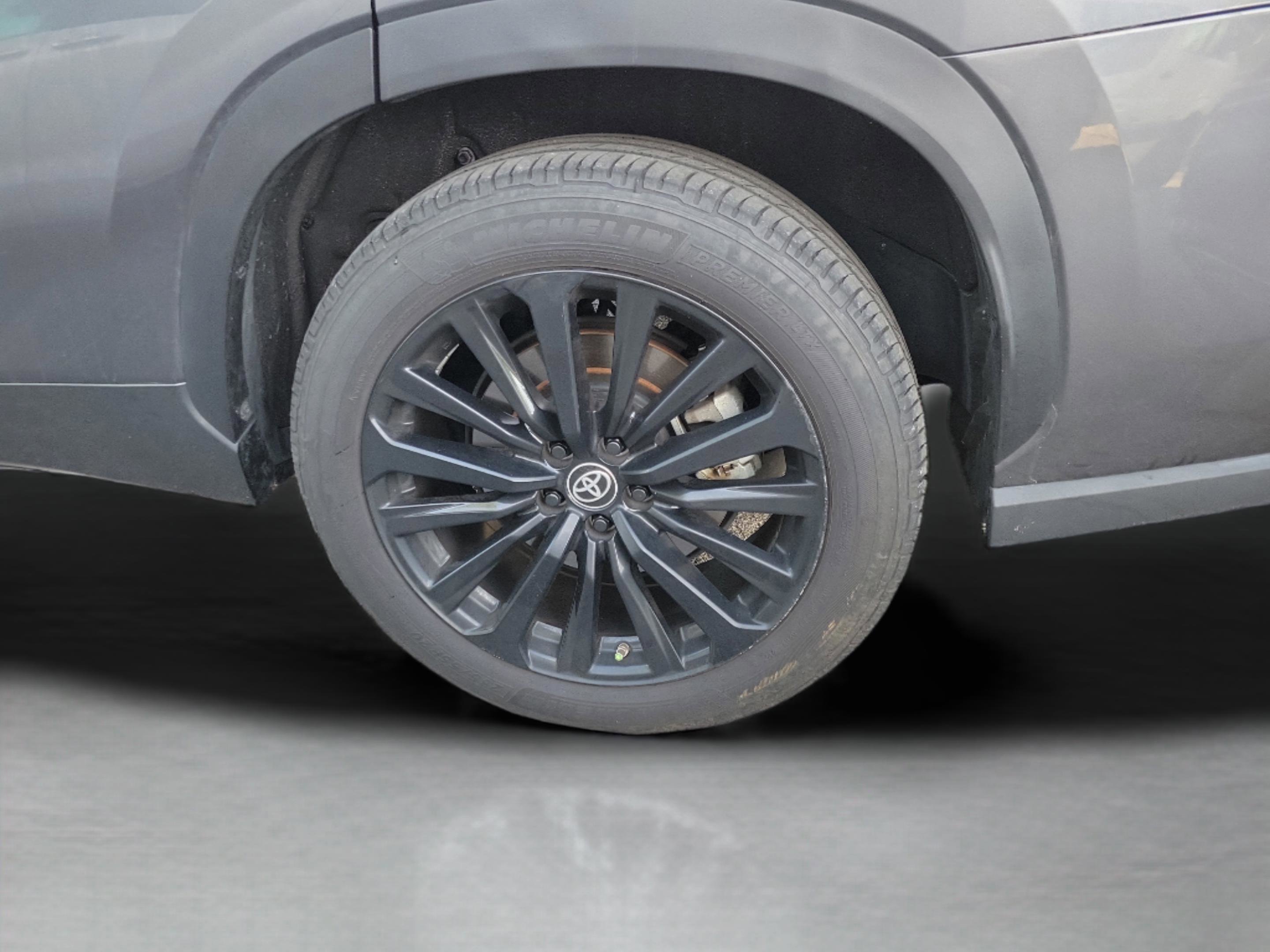 Used 2023 Toyota Highlander XSE image 25