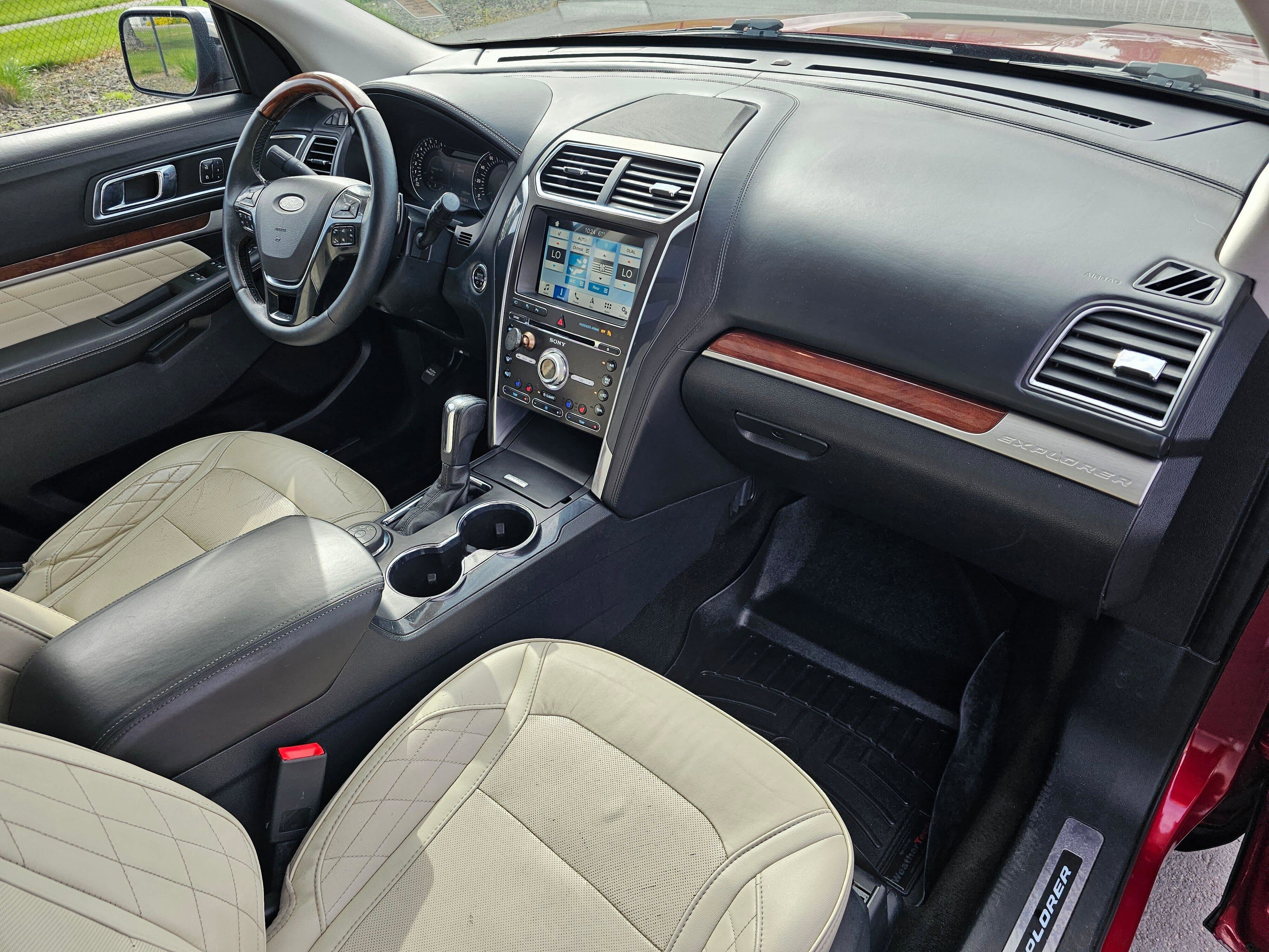 Used 2018 Ford Explorer Platinum AWD/4WD image 12