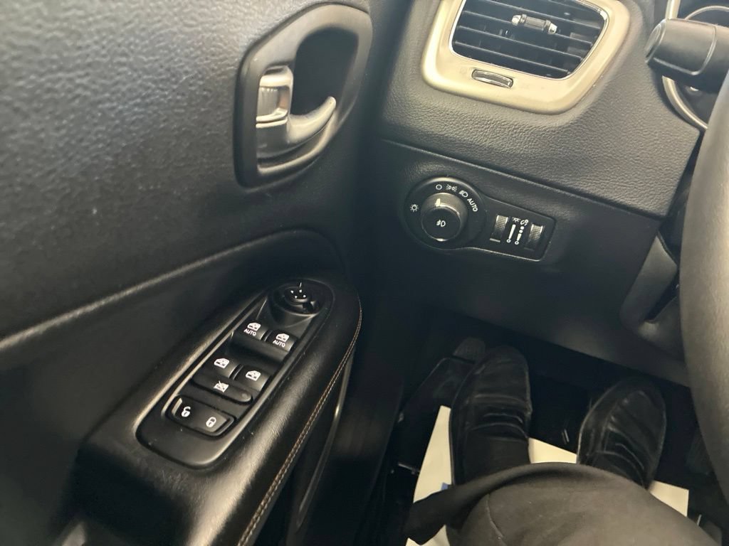 Used 2021 Jeep Compass Latitude AWD/4WD image 29