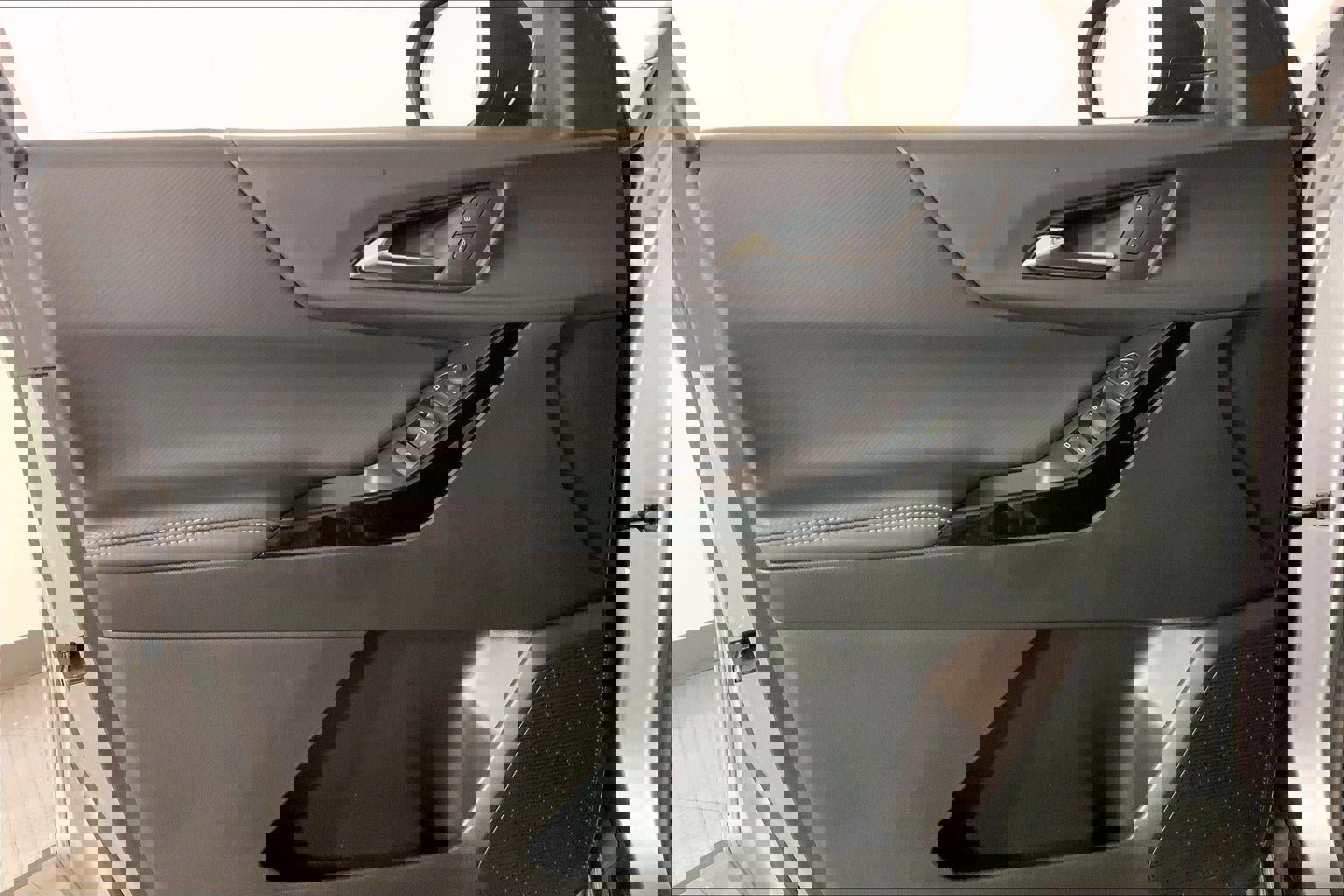 Used 2025 Chevrolet Equinox LT image 24