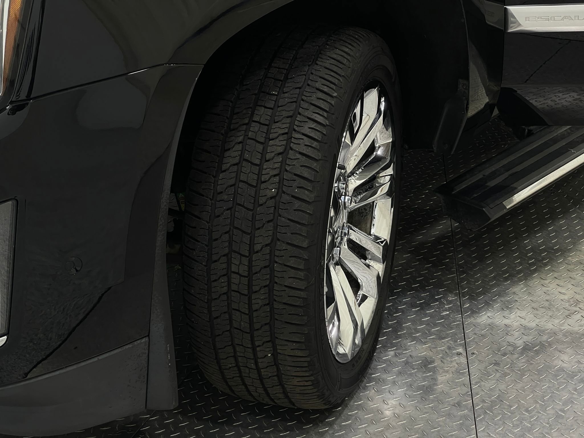 Used 2017 Cadillac Escalade ESV Platinum image 38