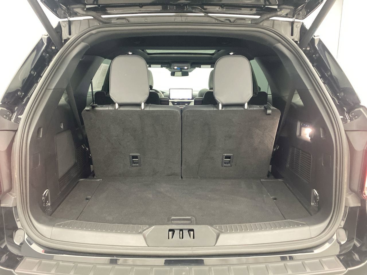 Used 2025 Ford Explorer ST w/ Sun And Sound Package AWD/4WD image 27