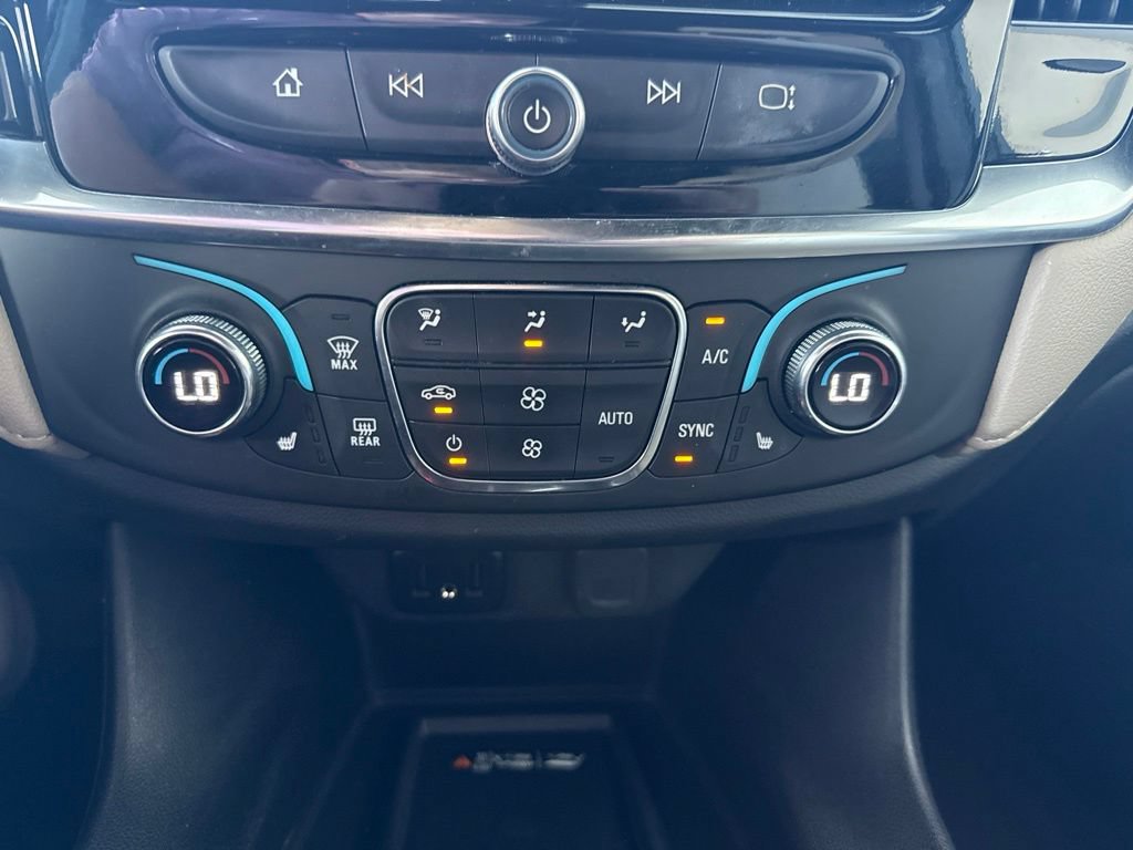 Used 2023 Chevrolet Traverse LT FWD image 18