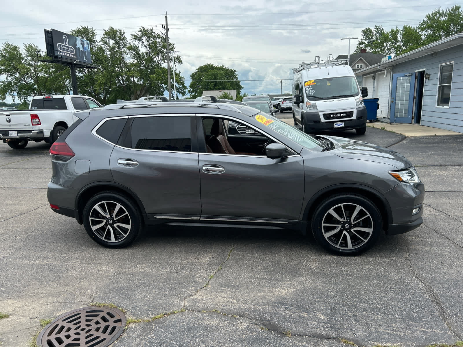 Used 2019 Nissan Rogue SL w/ Premium Package AWD/4WD image 3