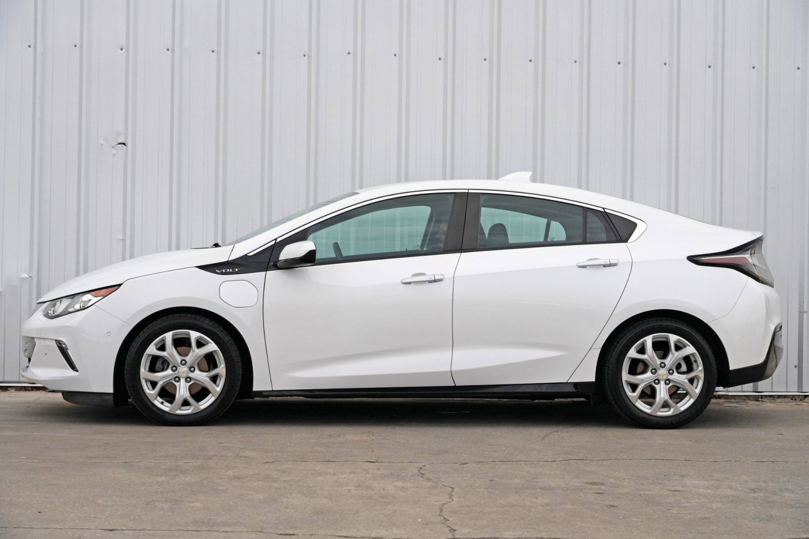 Used 2017 Chevrolet Volt Premier w/ Driver Confidence II Package image 8