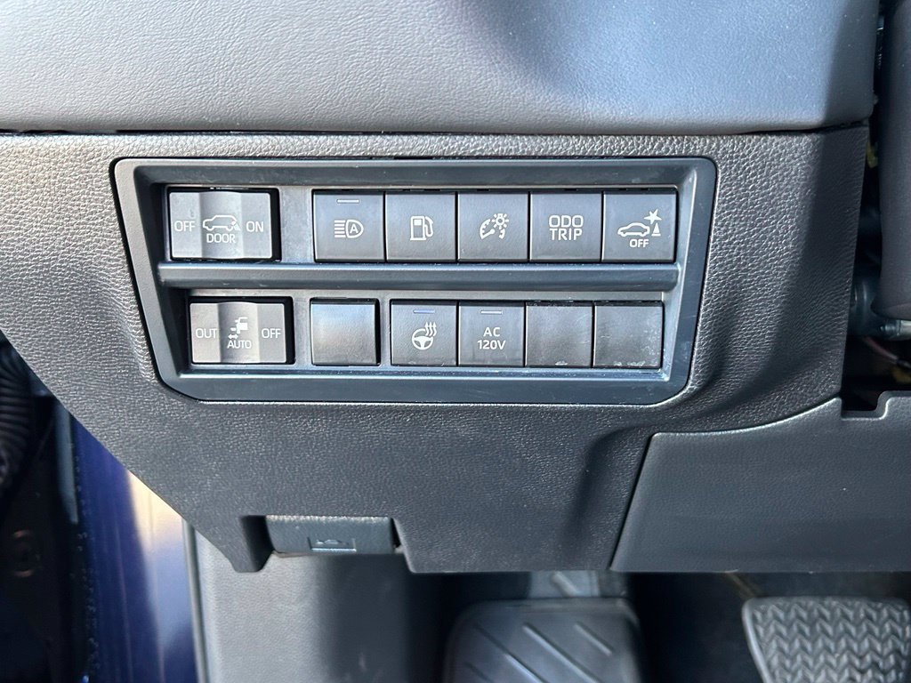 Used 2025 Toyota Sequoia Platinum AWD/4WD image 15