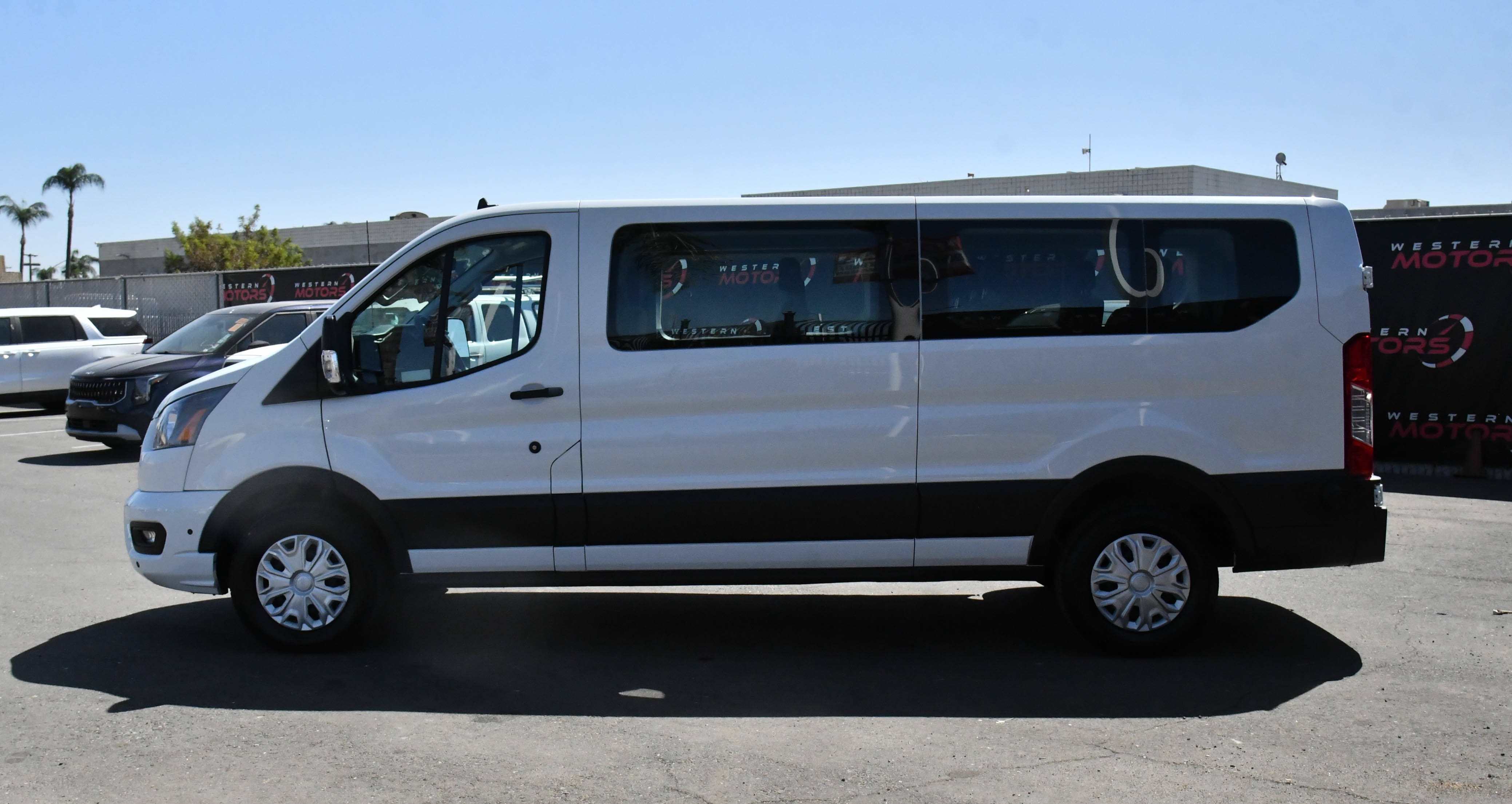 Used 2024 Ford Transit 350 XLT RWD image 4