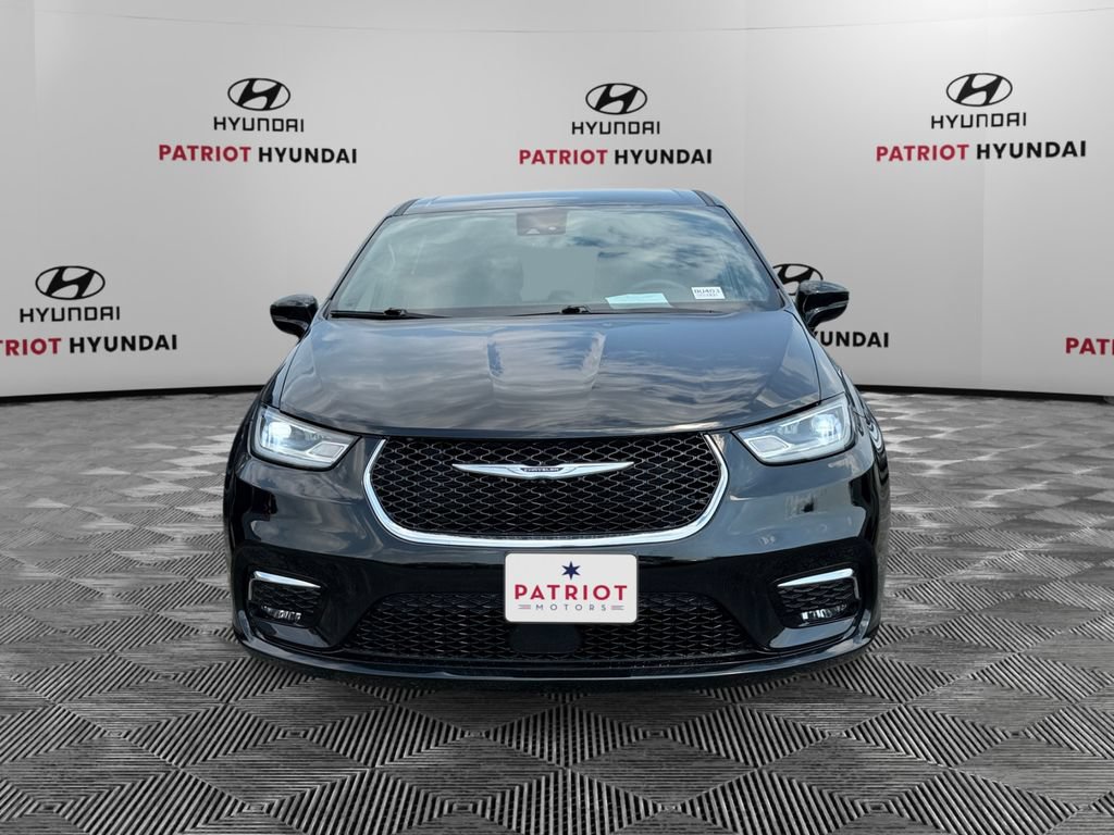 Used 2025 Chrysler Pacifica Select FWD image 8