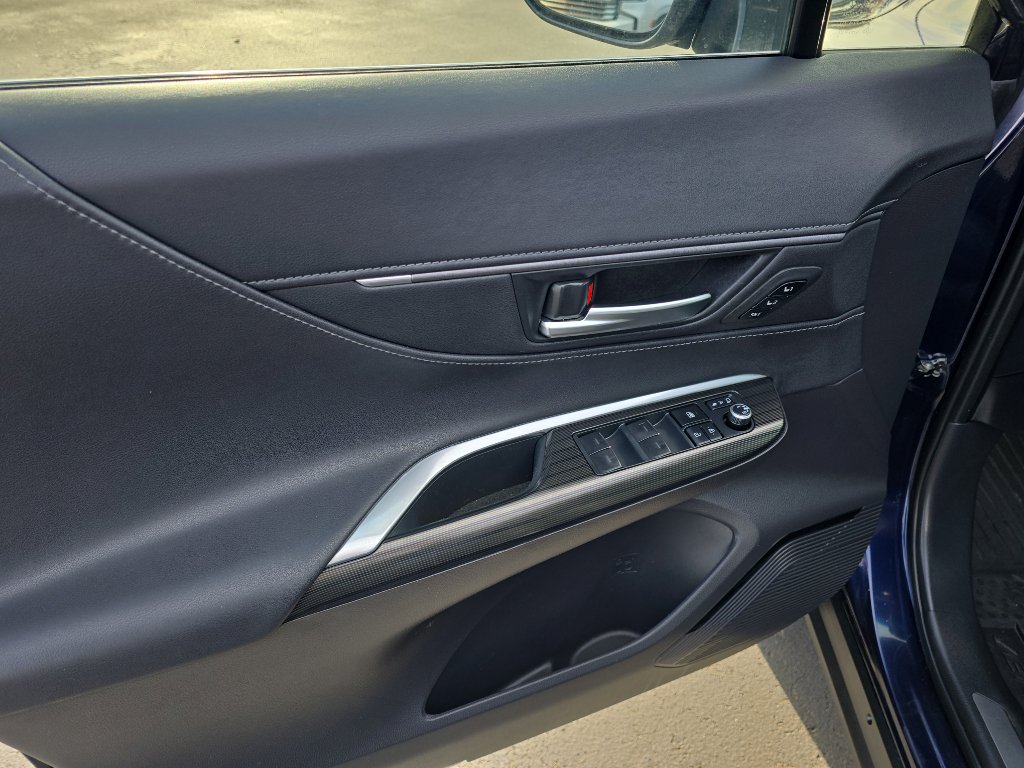 Certified 2023 Toyota Venza XLE image 13