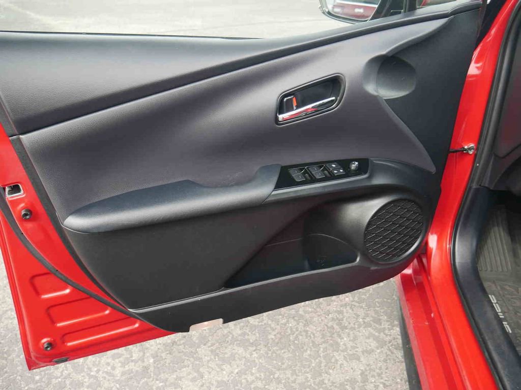 Used 2019 Toyota Prius XLE image 21