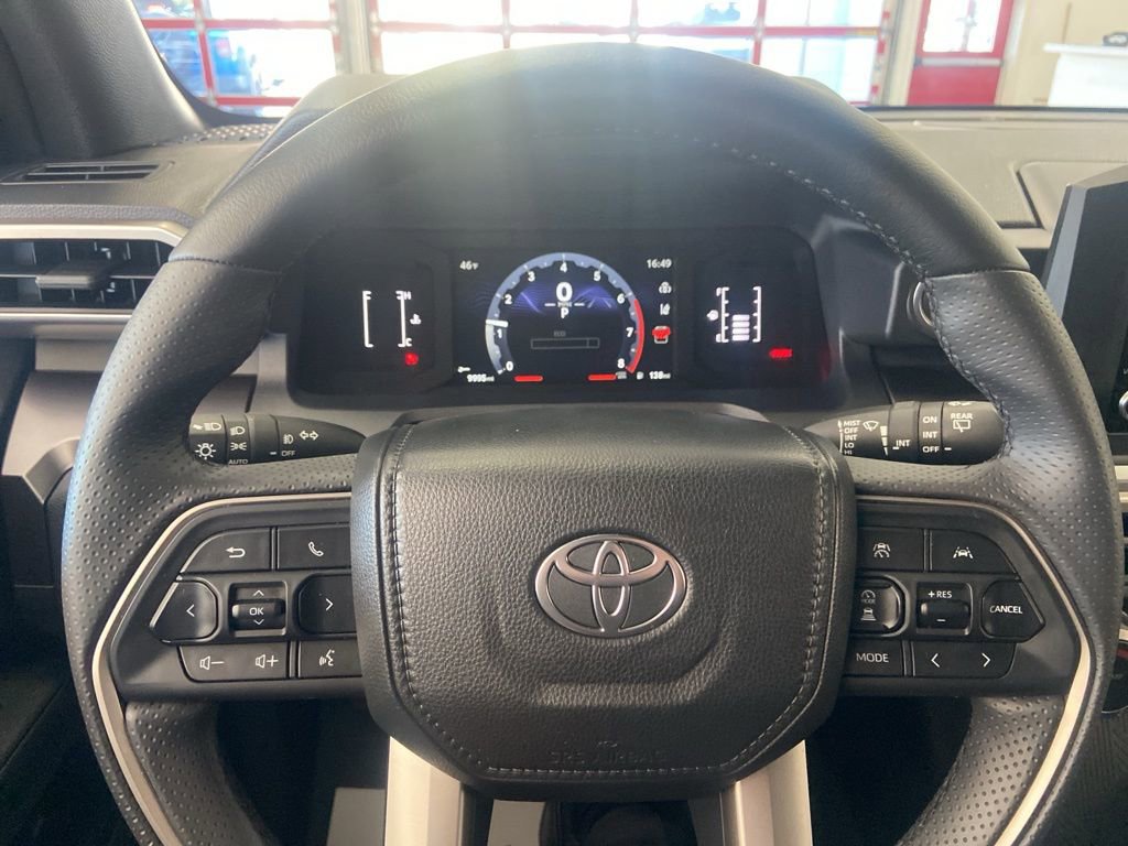 Used 2025 Toyota 4Runner SR5 AWD/4WD image 24