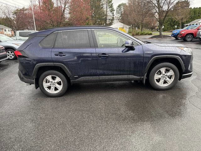 Used 2021 Toyota RAV4 XLE w/ Convenience Package image 8