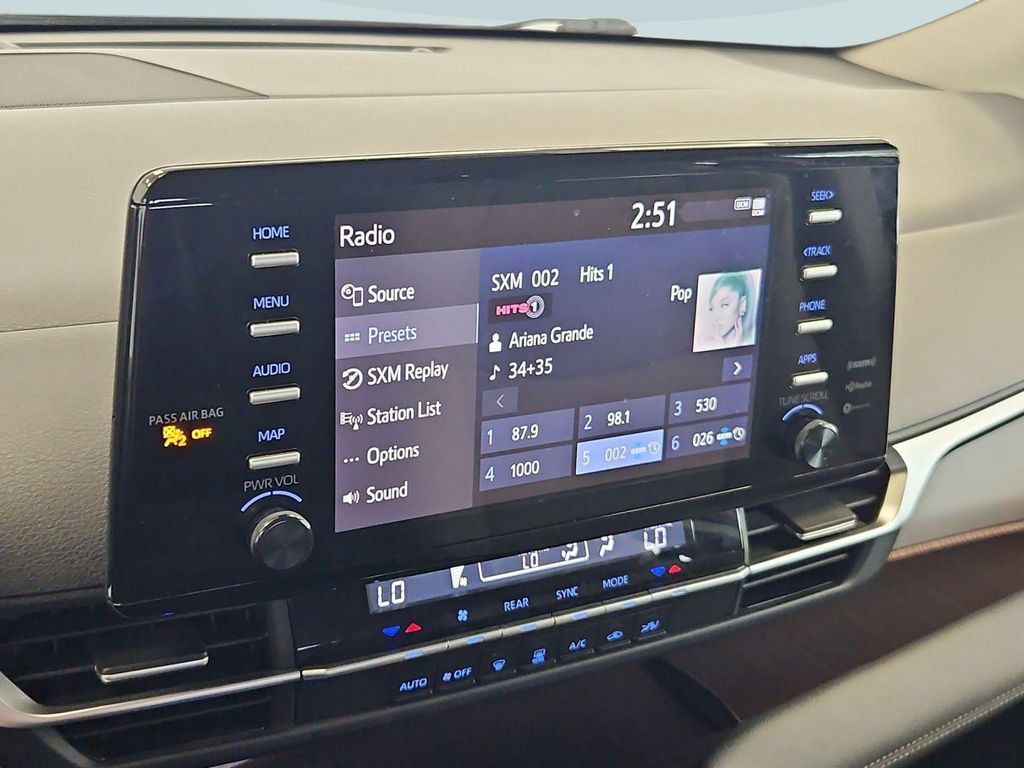 Used 2024 Toyota Sienna LE FWD image 17