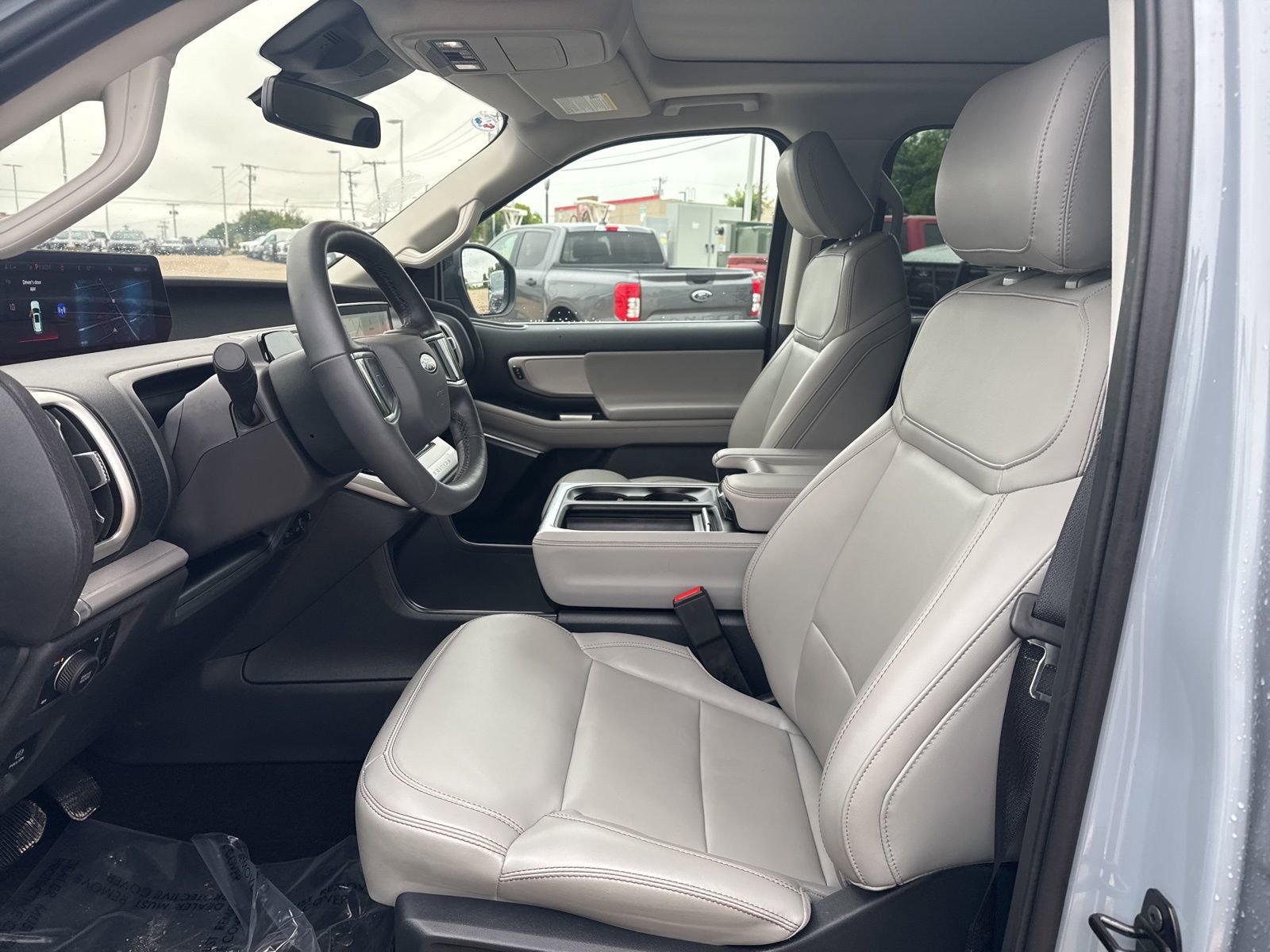 Used 2025 Ford Expedition Active image 10