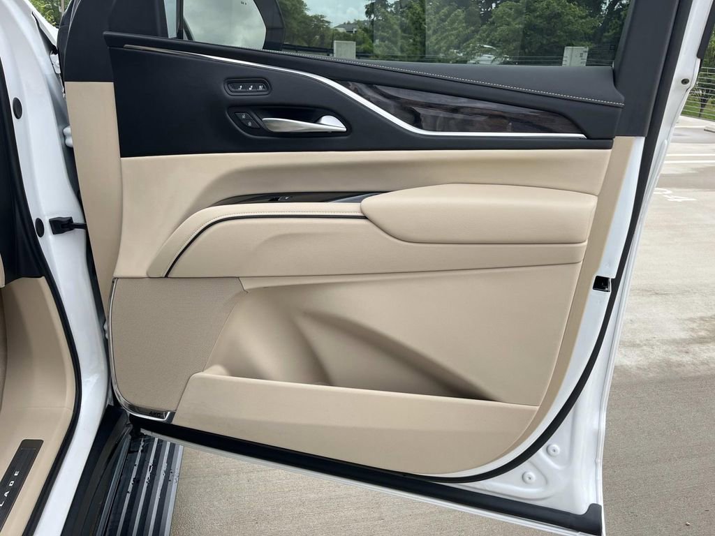 Used 2023 Cadillac Escalade Premium Luxury w/ Performance Package AWD/4WD image 24