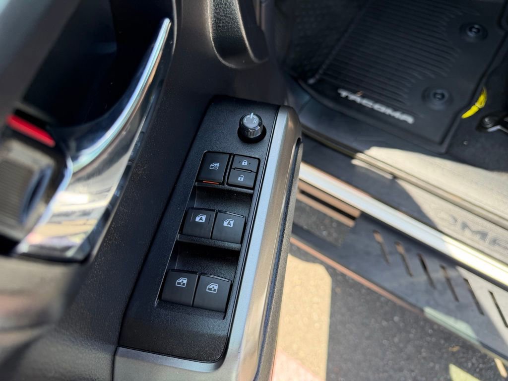 Used 2021 Toyota Tacoma Limited AWD/4WD image 12