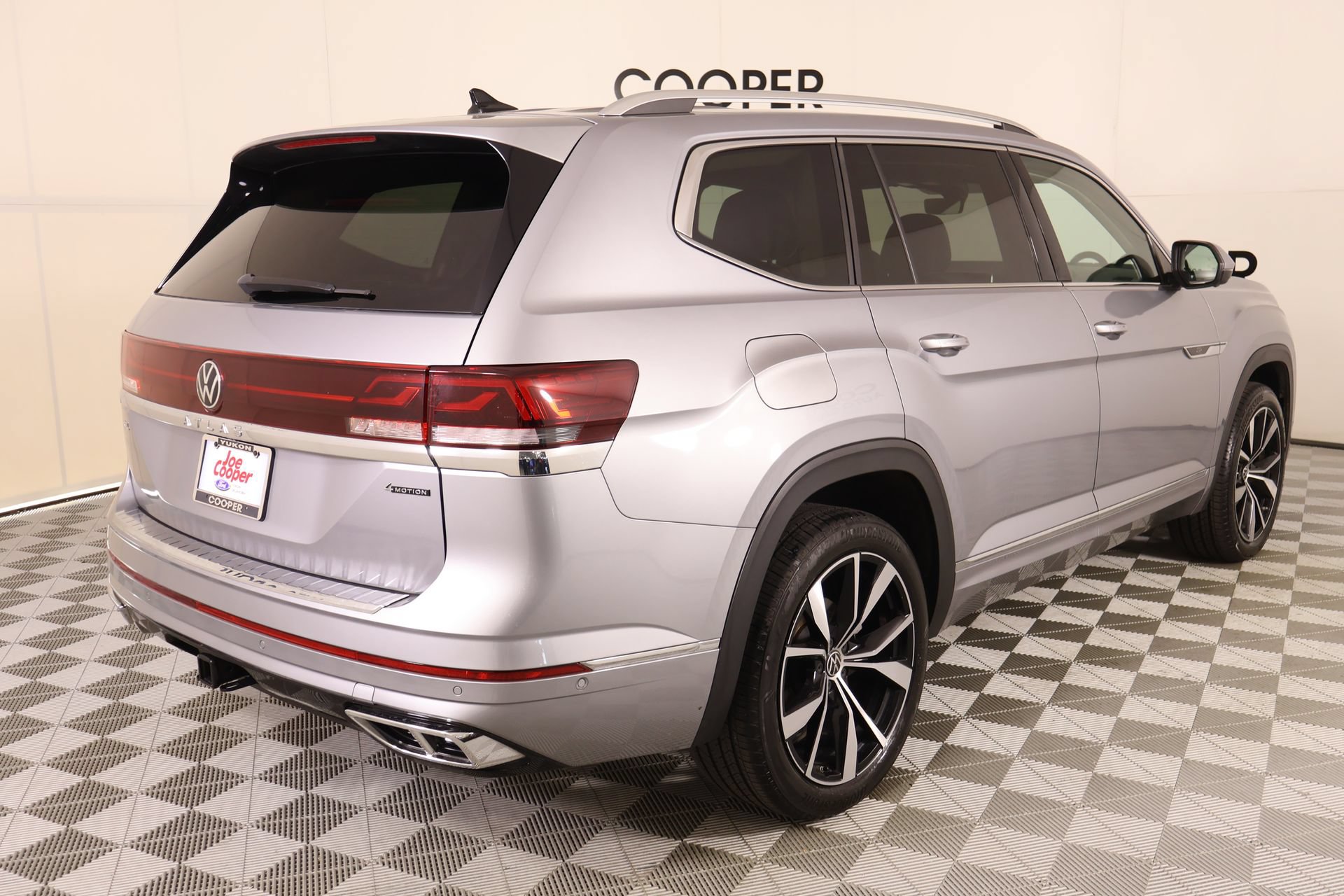Used 2024 Volkswagen Atlas SEL Premium R-Line AWD/4WD image 24
