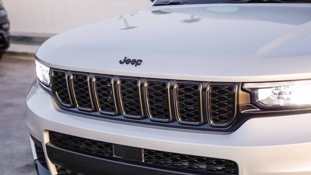 New 2025 Jeep Grand Cherokee L Altitude image 6