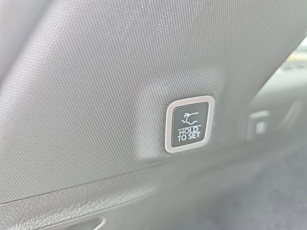 Used 2025 Jeep Grand Cherokee Summit AWD/4WD image 13